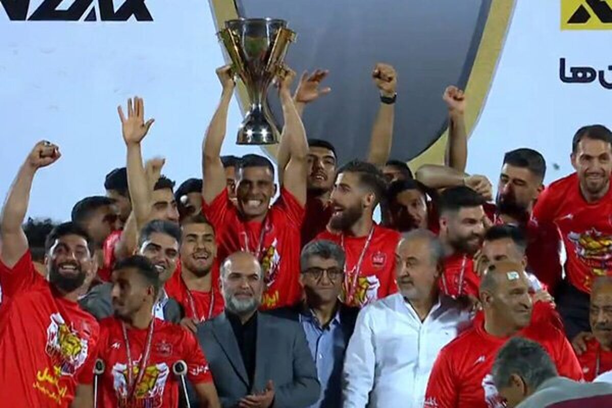 ادای احترام بازیکنان پرسپولیس به شهید موسوی